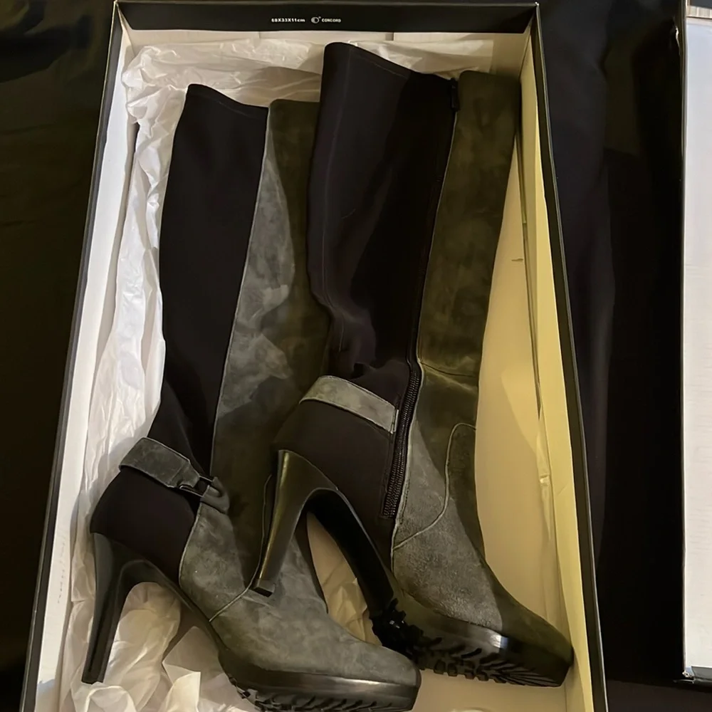 TAHARI Black & Grey Stretch High Heel Boots - size 7 - Picture 1 of 8